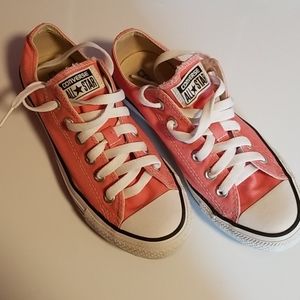 Converse women's size 7, super cute, barely worn!